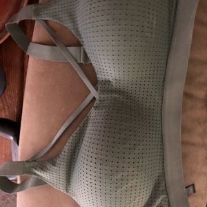 New without tag Victoria secrets spirts bra.